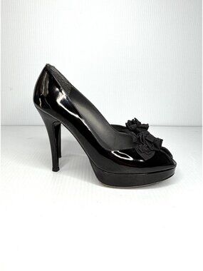Stuart Weitzman Patent Leather Black Peep Toe Stiletto Heels Flower Rose Sz 7.5